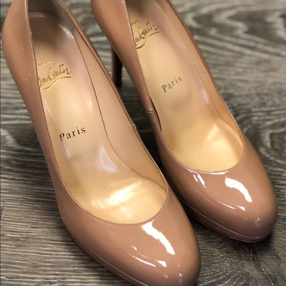Christian Louboutin women pump.